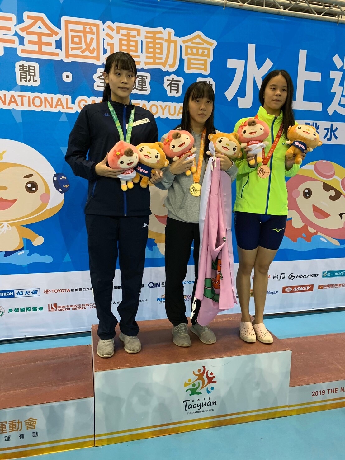 刷新竹市泳池新記錄 李宥彤1500公尺自由式奪金